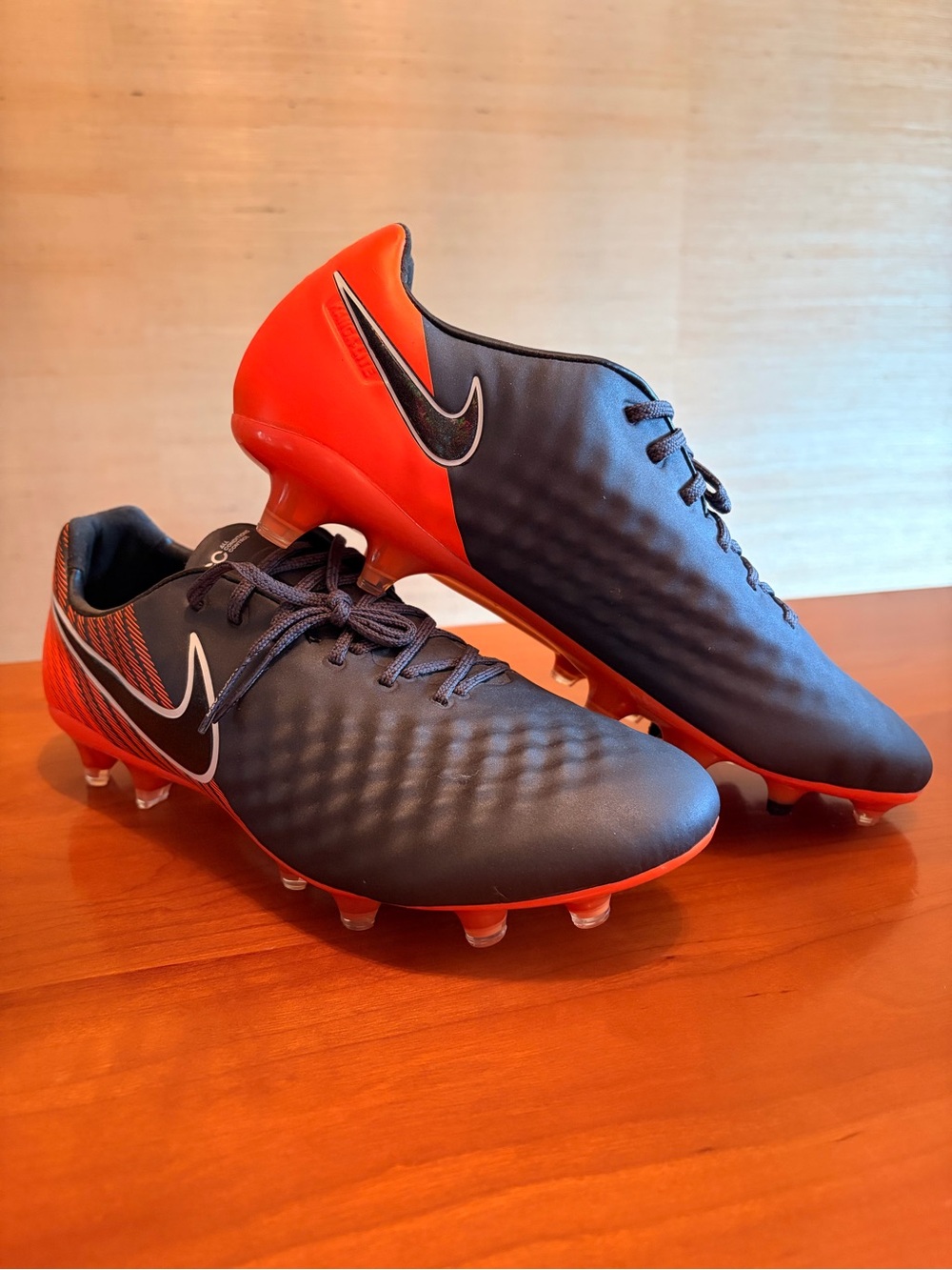 Nike Men's 8.5 Magista Black & Orange Soccer Cleats - never worn!